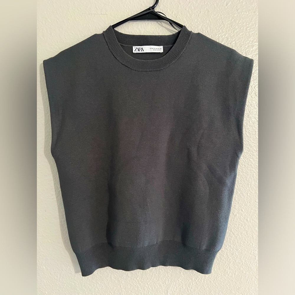 Zara | Knit Vest (Sleeveless) in Grey